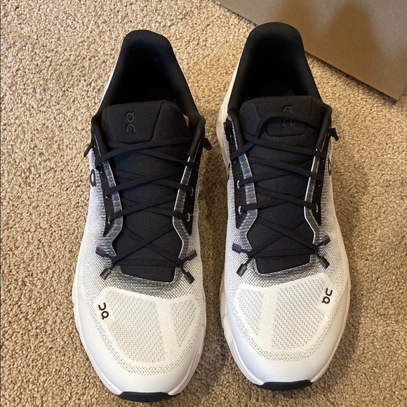 On Running Cloudtilt Mens Size 11 White and Black Sneakers - Picture 2 of 9